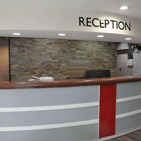 Hotel Ramada By Wyndham Abbotsford Esterno foto
