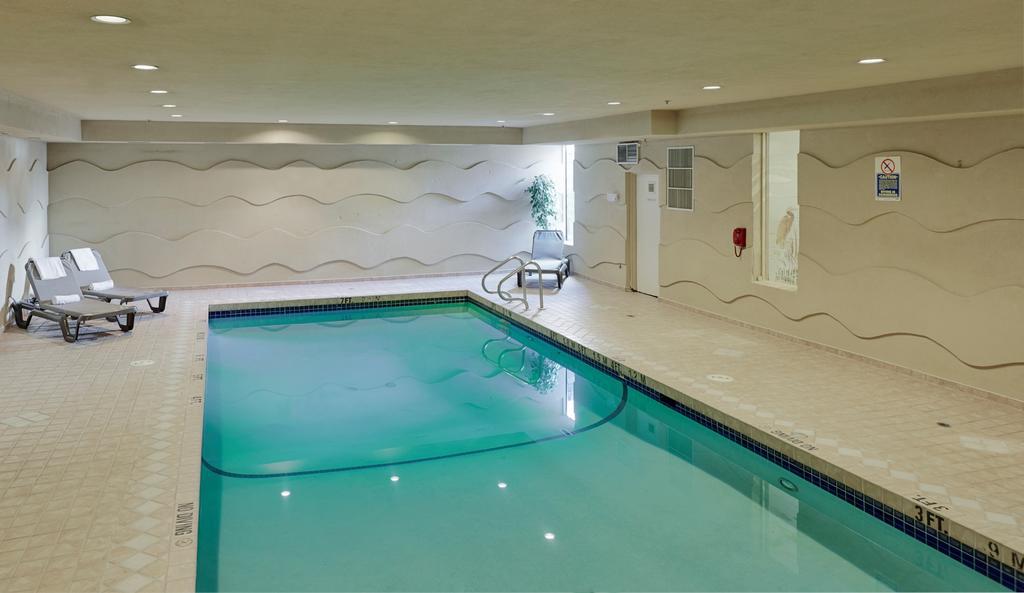 Hotel Ramada By Wyndham Abbotsford Esterno foto