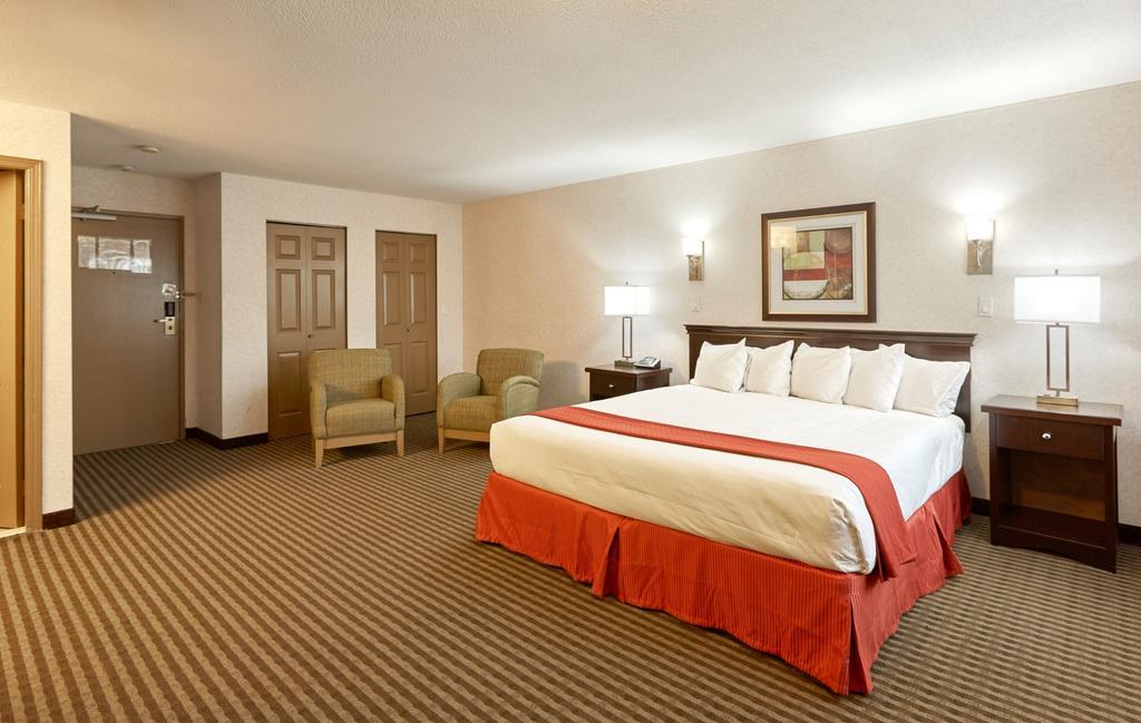 Hotel Ramada By Wyndham Abbotsford Esterno foto