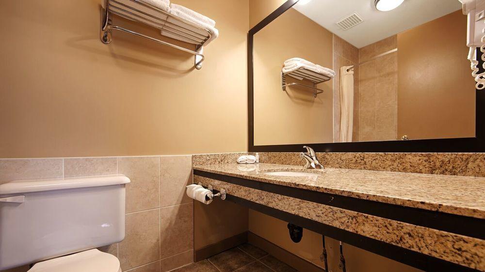 Hotel Ramada By Wyndham Abbotsford Esterno foto