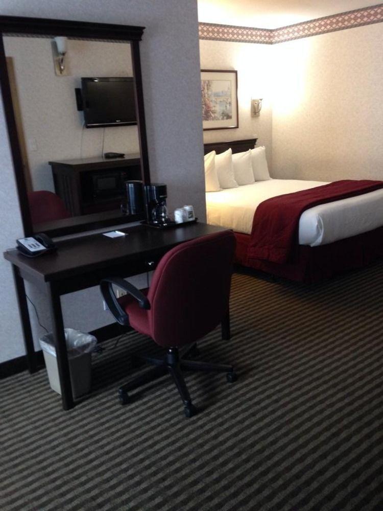 Hotel Ramada By Wyndham Abbotsford Esterno foto