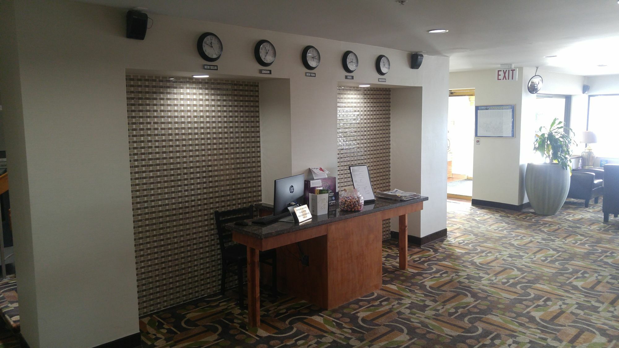 Hotel Ramada By Wyndham Abbotsford Esterno foto