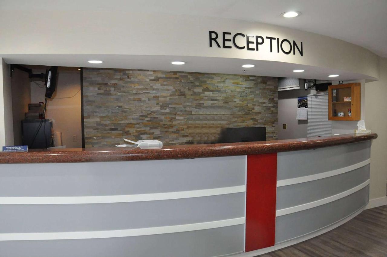 Hotel Ramada By Wyndham Abbotsford Esterno foto