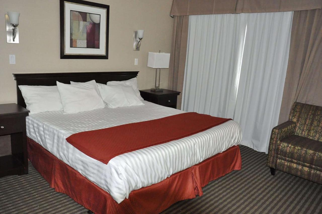 Hotel Ramada By Wyndham Abbotsford Esterno foto